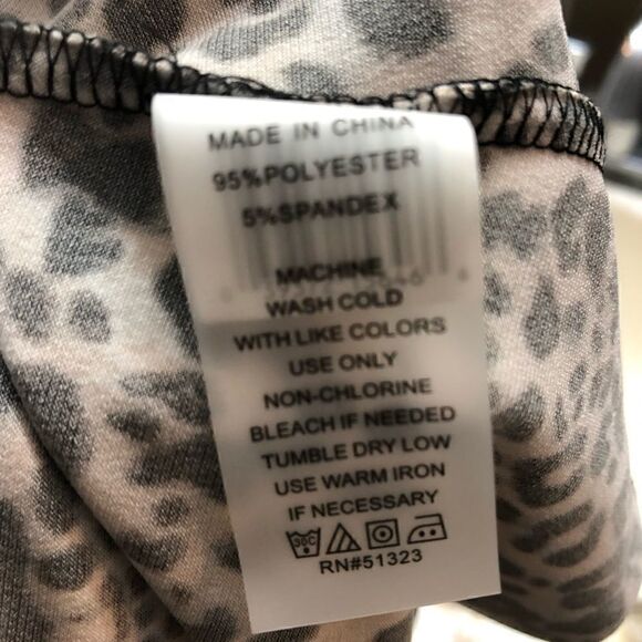 Vince Camuto leopard print sleeveless top. Drawstring tie down front. - Picture 3 of 8